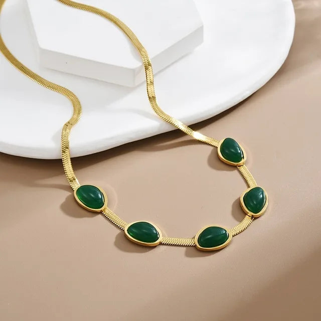 Emerald necklace earrings bracelet - Future Souk