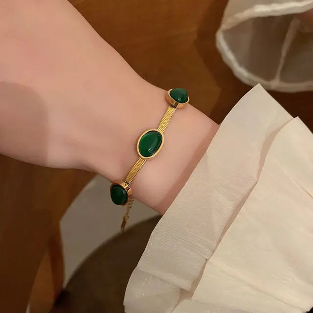 Emerald necklace earrings bracelet - Future Souk